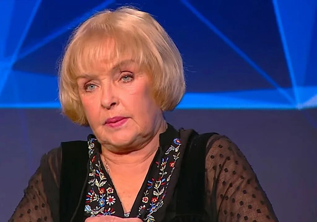 Ада роговцева биография сейчас. Анна роговцева. ада роговцева майдан. советская украинская актриса роговцева. прическа ады роговцевой.