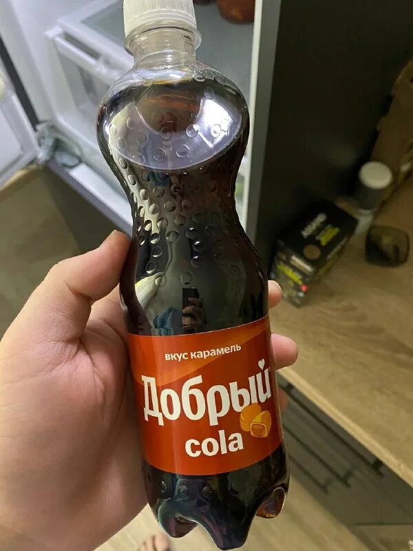 кола с карамелью. жидкая карамель газировка. добрый кола со вкусом карамели. добрый cola. кола с карамелью.