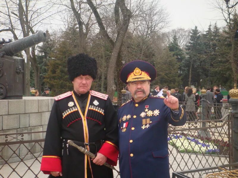 папаха казачья кавказская. современная форма казаков. казаки добровольцы в донбасс. ряженые казаки украина. казачьи войска украины.