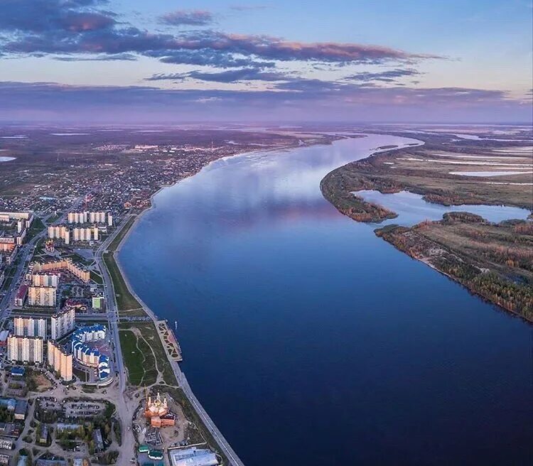 Набережная реки Обь Нижневартовск. Нижневартовск река. Город Нижневартовск река Обь. Река Обь Нижневартовск сверху. Виды оби