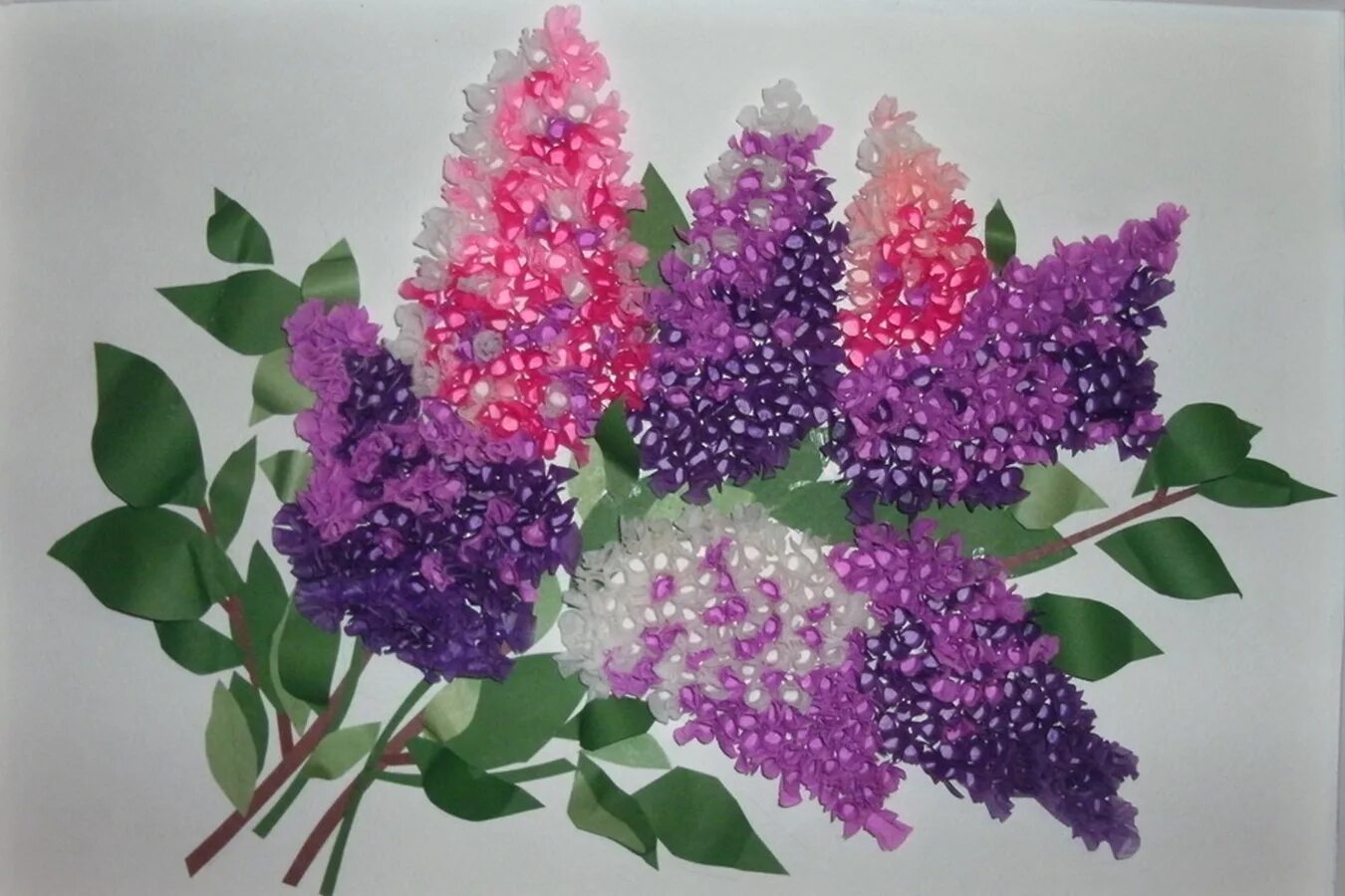 Сирень из бумаги. Поделка букет сирени. Веточка сирени торцевание. Аппликация из гофрированная бумага. Сирень из бумаги.