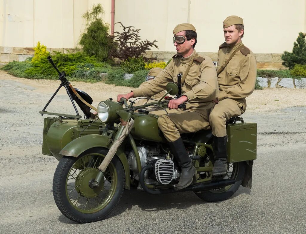 Мотоцикл м 72 с минометом. Советский мотоцикл м-72 с минометом. Военный Урал мотоцикл с минометом. Мотоцикл м 72 управление.