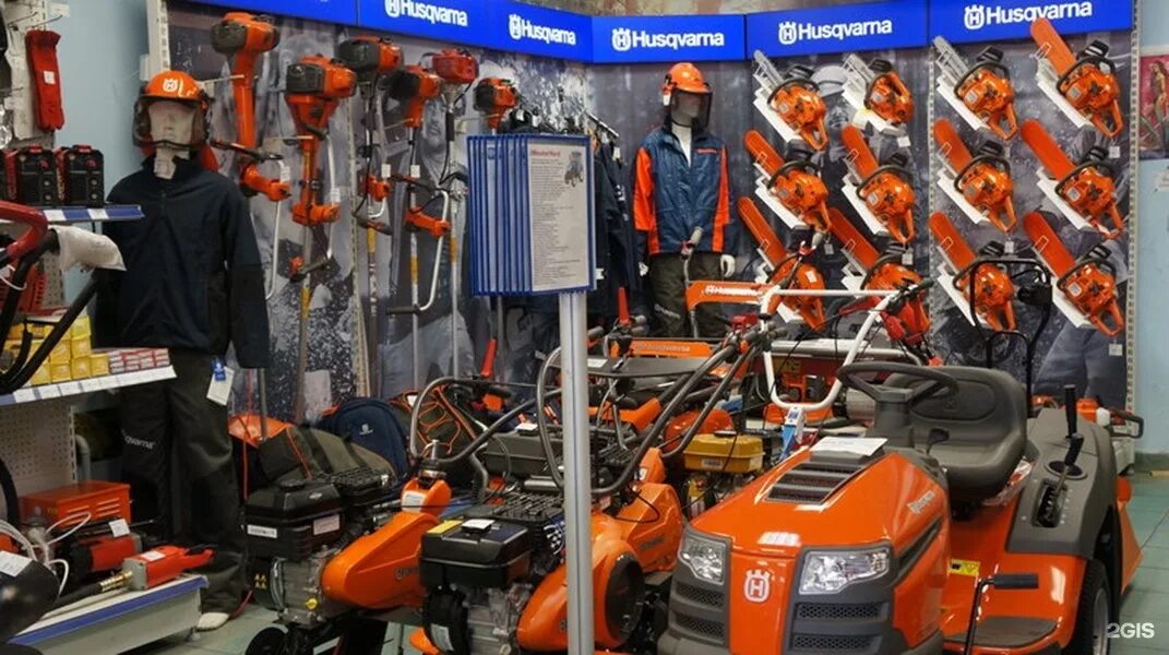 хускварна фирменные магазины фото. выкладка бензопил в магазине. магазин хускварна ульяновск. электроинструмент йошкар-ола. мир инструментов на хевешской.