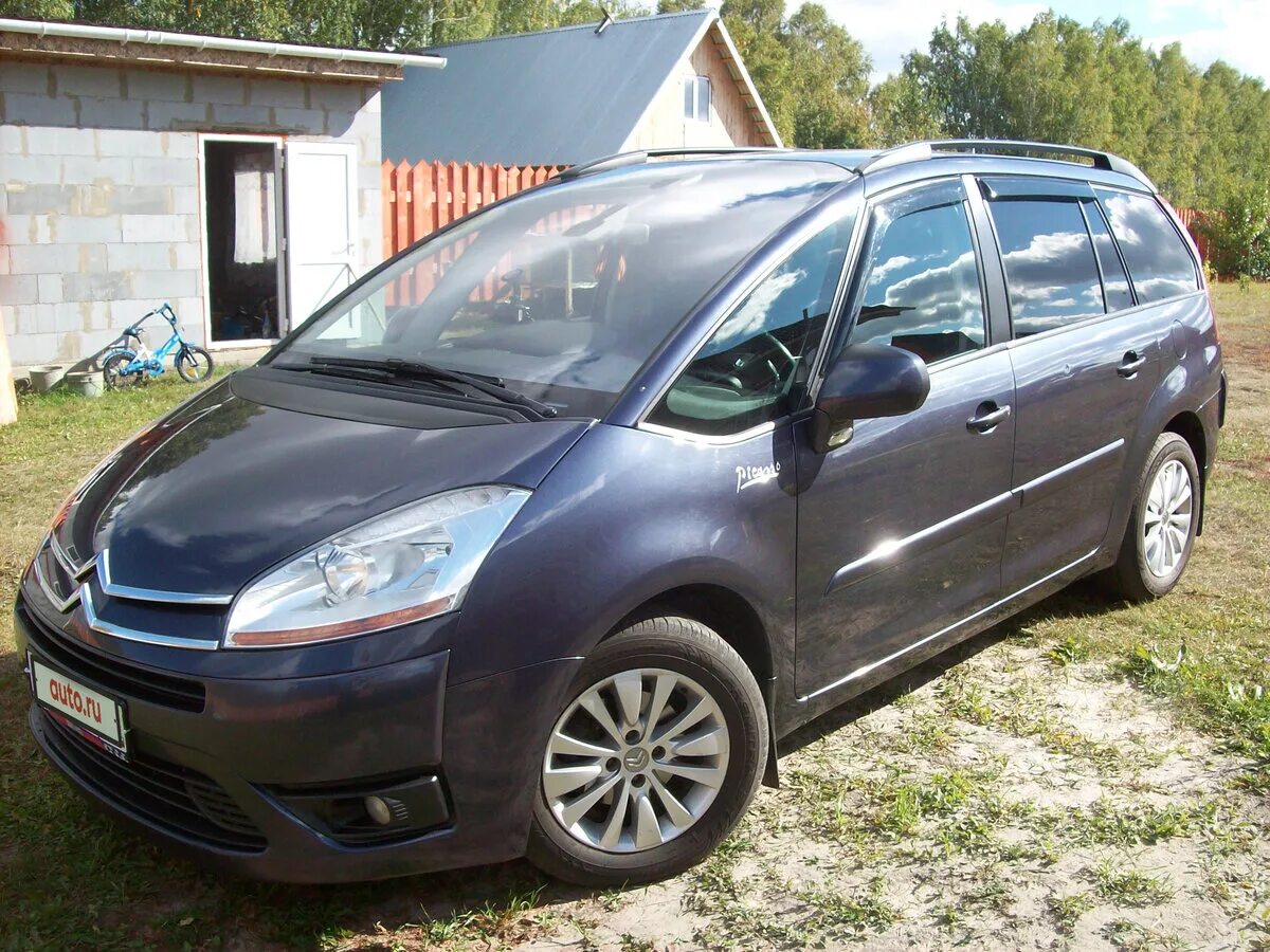 Grand picasso 2009. Citroen c4 picasso i, 2009. Citroen c4 picasso c 2004. Ситроен гранд пикассо 2009 салон. Жёлтый citroen c4 picasso.