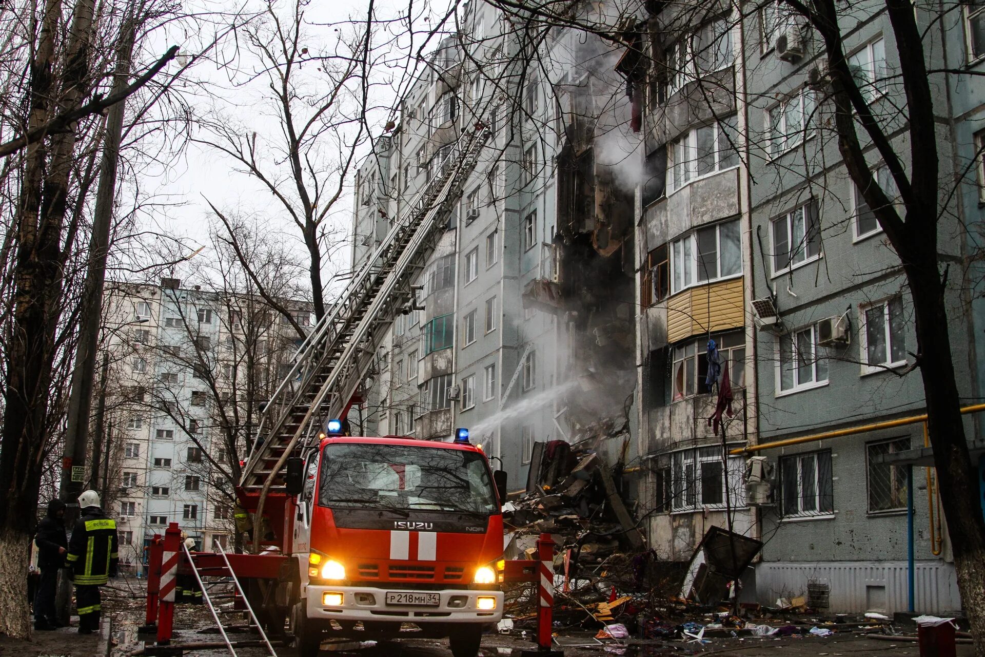 Волгоград Космонавтов 47 взрыв. Взрыв дома в Волгограде 2015. Взрыв бытового газа. Дом после взрыва бытового газа. Новости москва сейчас взрывы