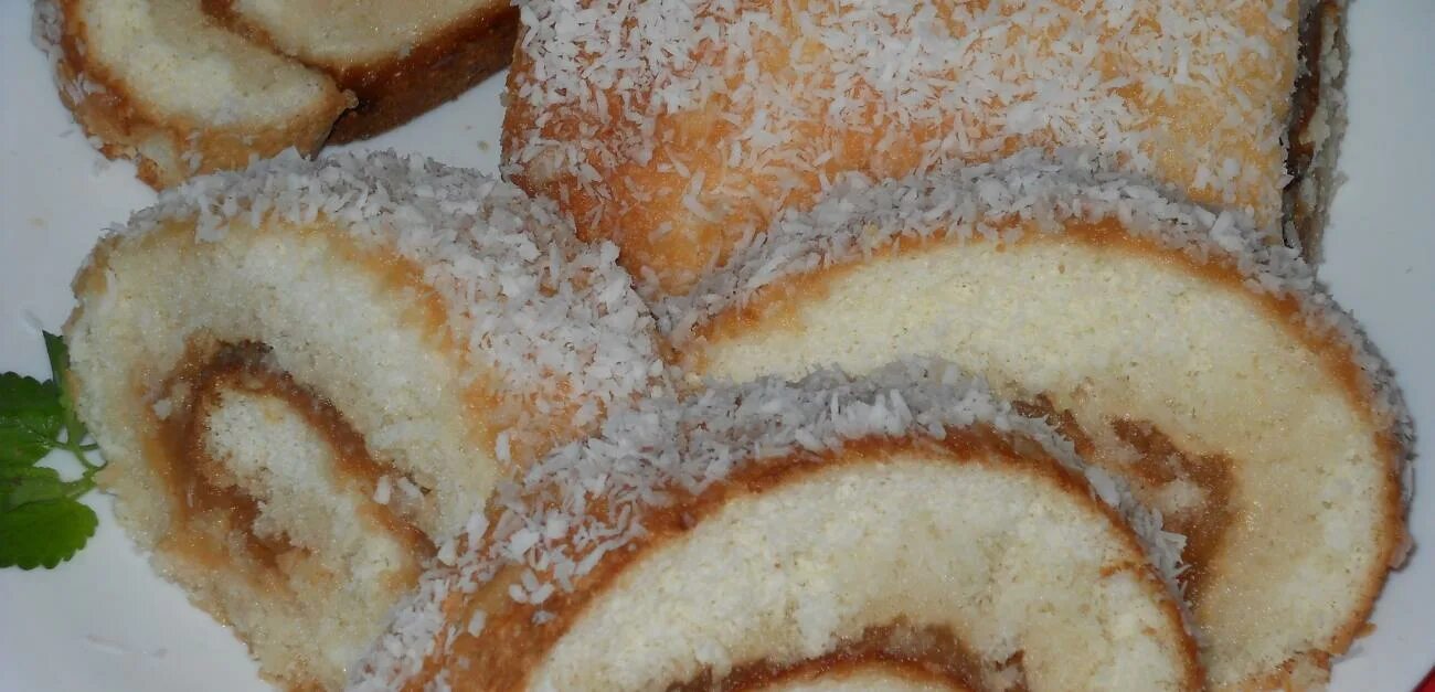 Рулет бисквитный с повидлом. Рулет с вареньем в духовке. Рулет с повидлом. Рулет бисквитный рецепт классический с повидлом. Рулет бисквитный.