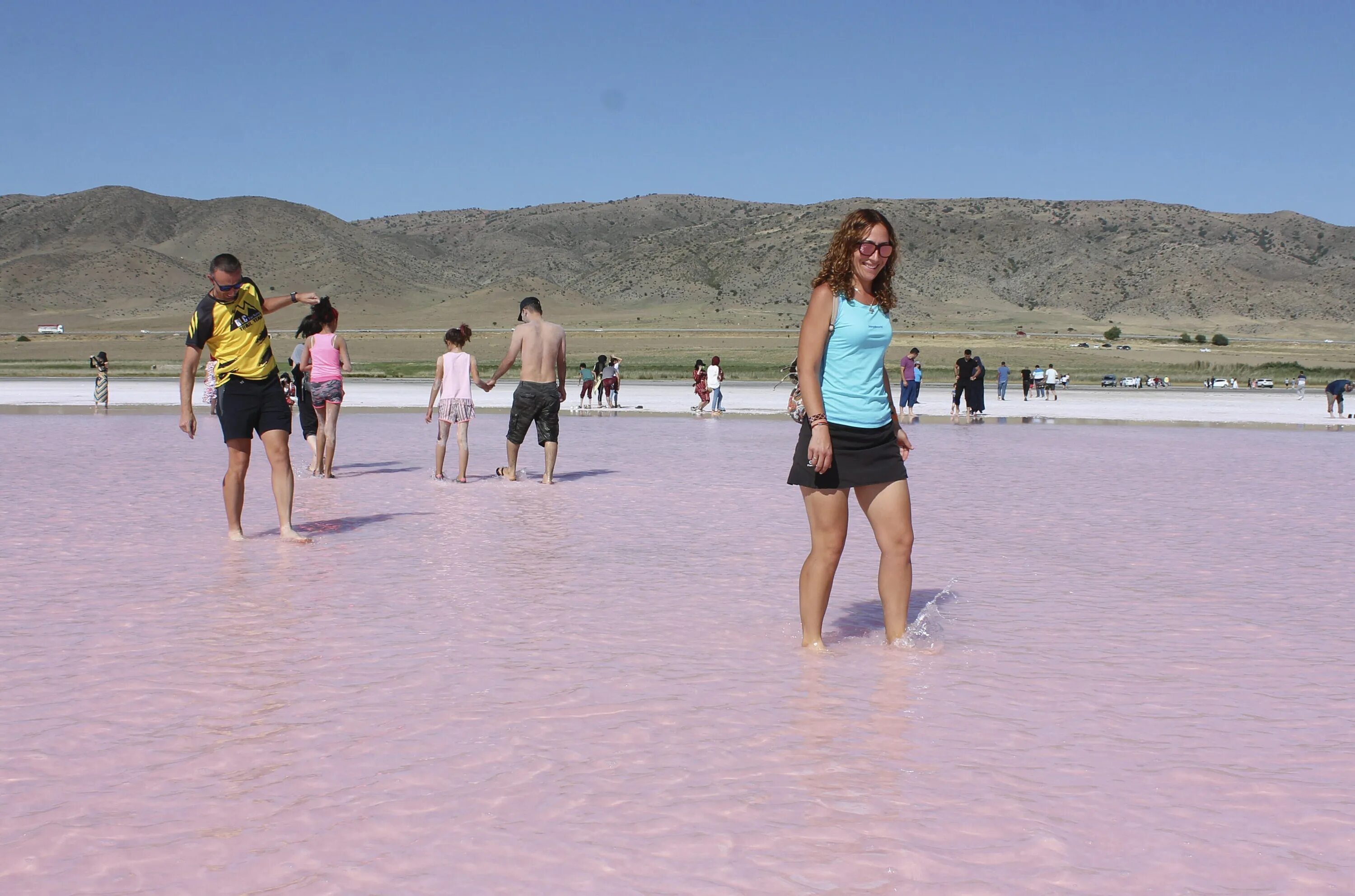 Можно ли купаться в турции в апреле. Озеро туз Турция. Озеро туз озёра Турции. Соленое озеро туз в Турции. Розовое озеро в Турции туз.