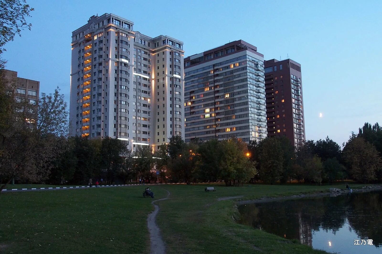 Осень в Москве. Осенняя 30 Москва. Москва осенняя ул 14. Москва, осенняя улица, дом 17, корпус 1.