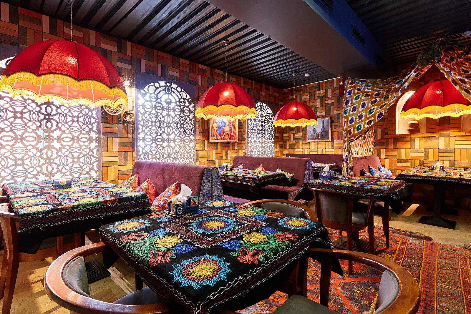 Чайхона сад эрмитаж. Самара кафе чайхона на набережной. Чайхона вязьма. Чайхана караван сарай. Новокосино чайхона веранда.