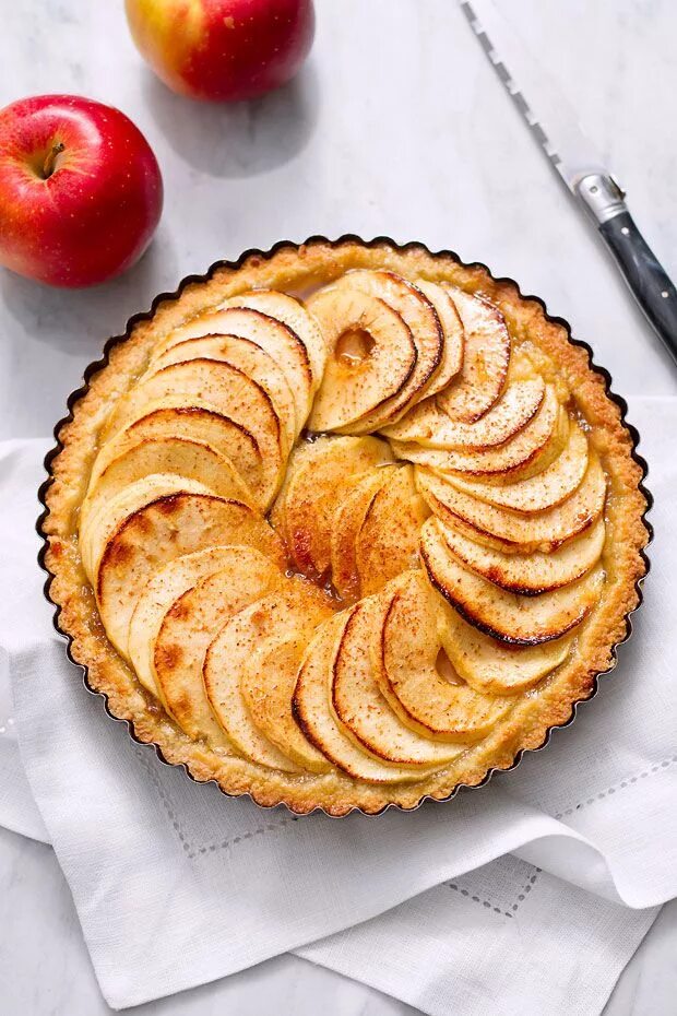 Apple pie (яблочный пирог). Шарлотка с яблоками. Песочный пирог с яблоками. Красиво украсить шарлотку. Сладкий пирог с яблоками