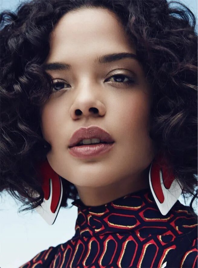 Tessa thompson. Тесса Томпсон. Тесса Томпсон фотосессии. Тесса Томпсон лицо. Тесса Томпсон афроамериканка.