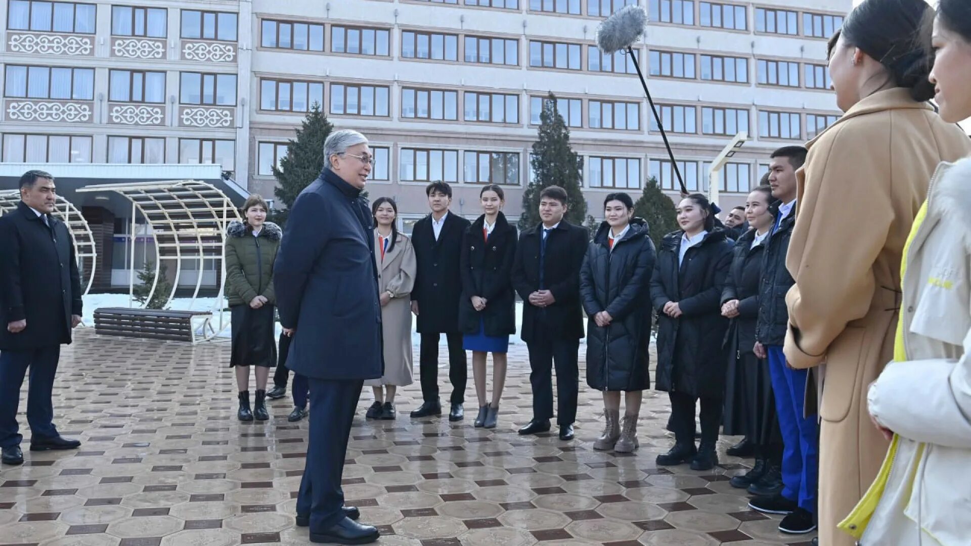 Токаев 2023. Токаев встретился со студентами в Таразе. Международный Таразский инновационный институт.