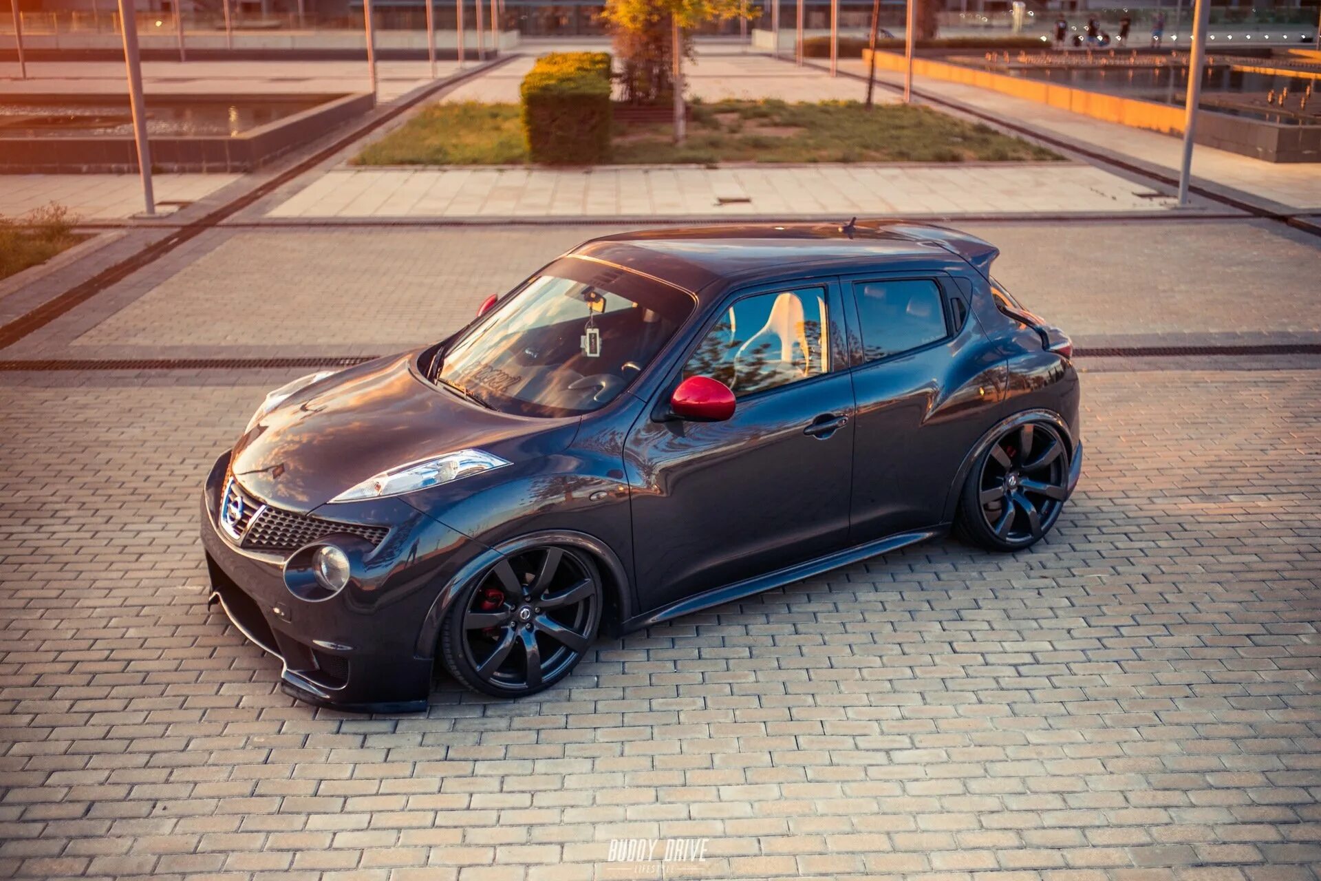 Жук тюнинг. Ниссан Жук стенс. Nissan Juke стэнс. Nissan Juke Nismo stance. Nissan Juke Tuning.