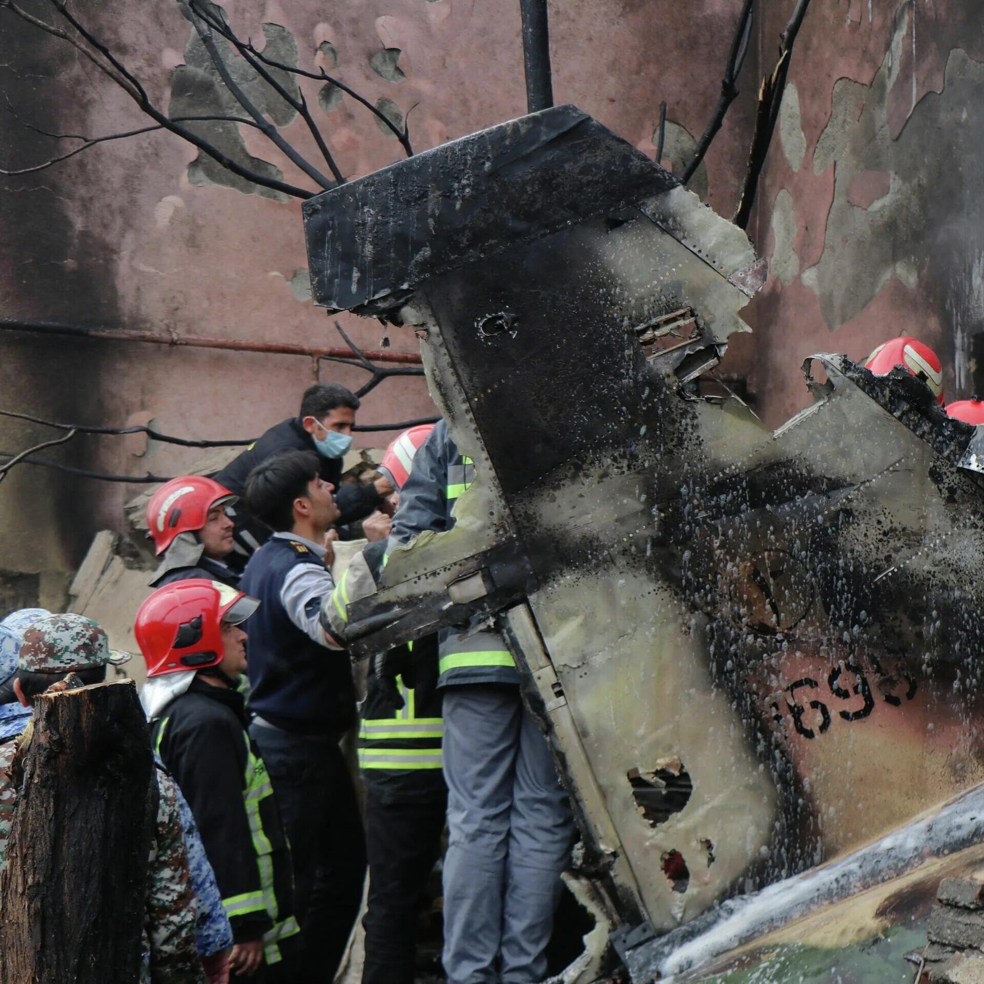 В иркутске упал самолет 2022. Упал самолет пилот. Авиакатастрофа в непале 2023. Катастрофы. Упал самолет пилот.
