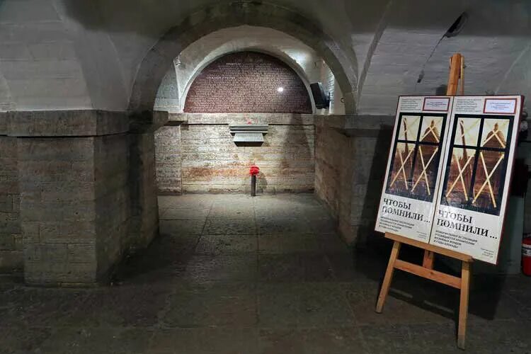 подвалы исаакиевского собора. блокада ленинграда исаакиевский собор подвал. форт рядом с выборгом. подвалы исаакиевского собора. исаакиевский собор подземные этажи.