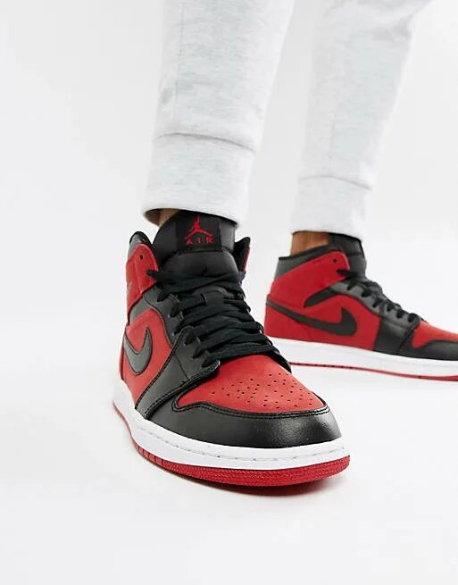 Nike Air Jordan 1 Mid красные.