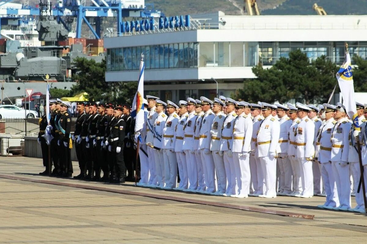 В городе бывшую военно морскую базу. ЧФ Новороссийская ВМБ. Военная морская база Новороссийск. Морской флот Новороссийск. ВМФ Новороссийск.