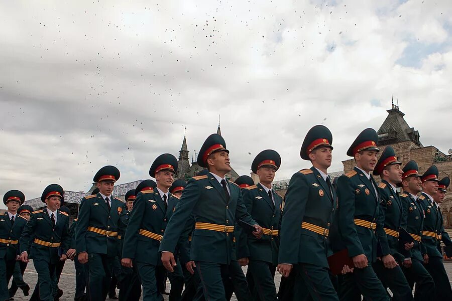 Кремлевское училище. Мввку 135 выпуск. московское высшее военное командное училище. военное командное училище в москве. мввку московское высшее командное училище форма.