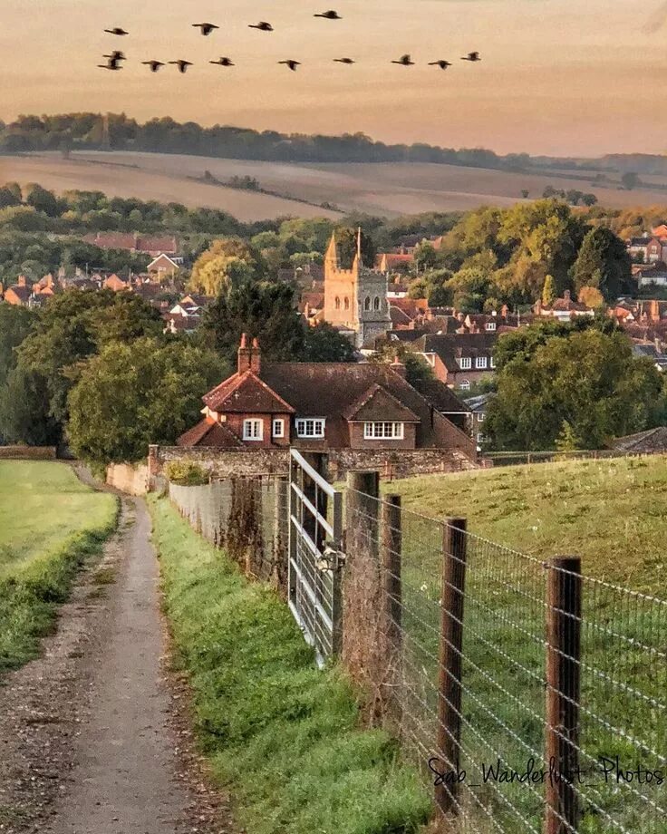 Villages england. Деревня Гримпен Англия. Графство Девоншир Англия. Графство Эссекс Англия пейзажи. Котсуолдские холмы, Англия.