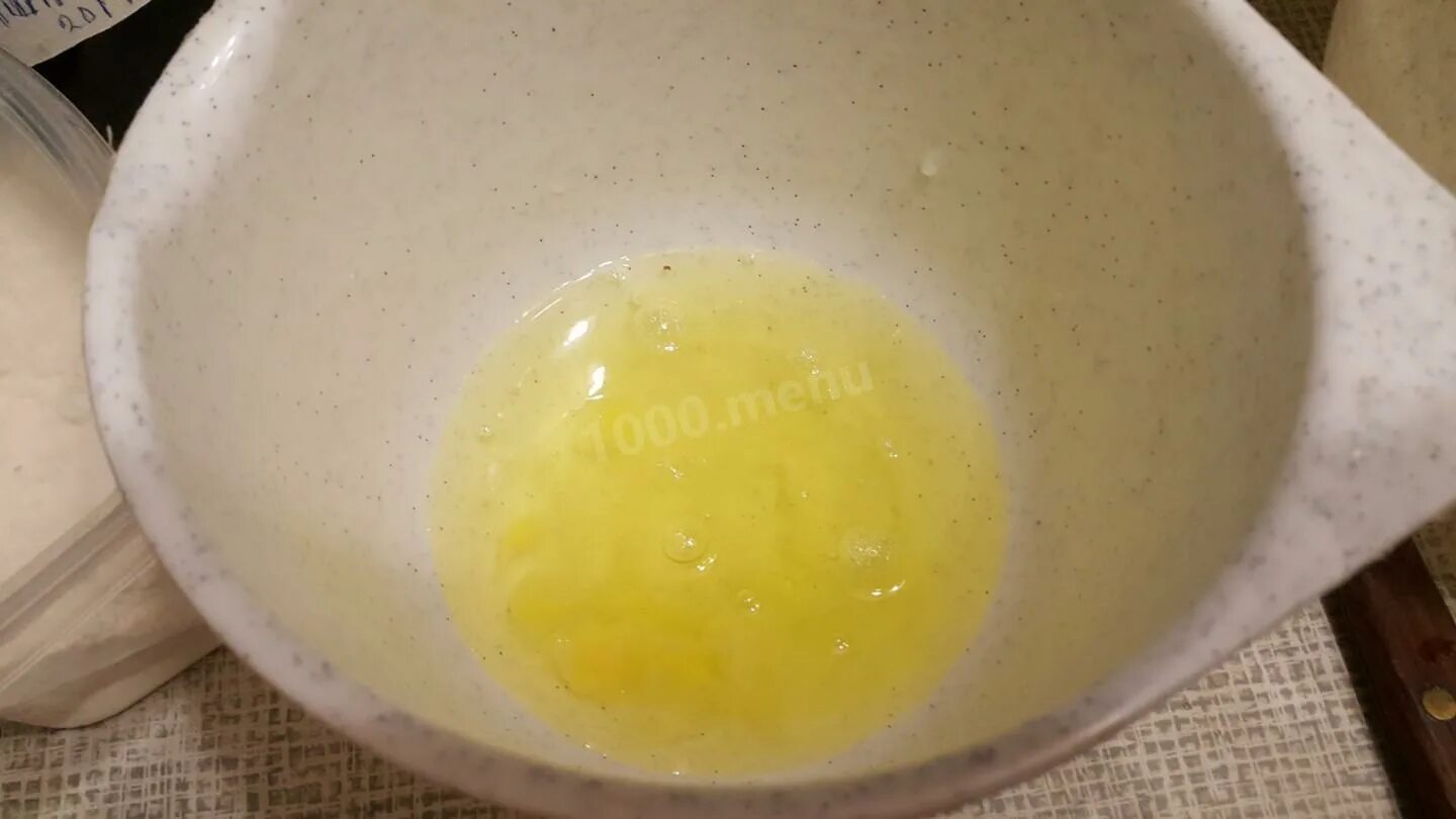 Понос от яичного желтка. Куриный белок. Яичные белки. Яичные белки польза и вред. Витамины в яичных белках.