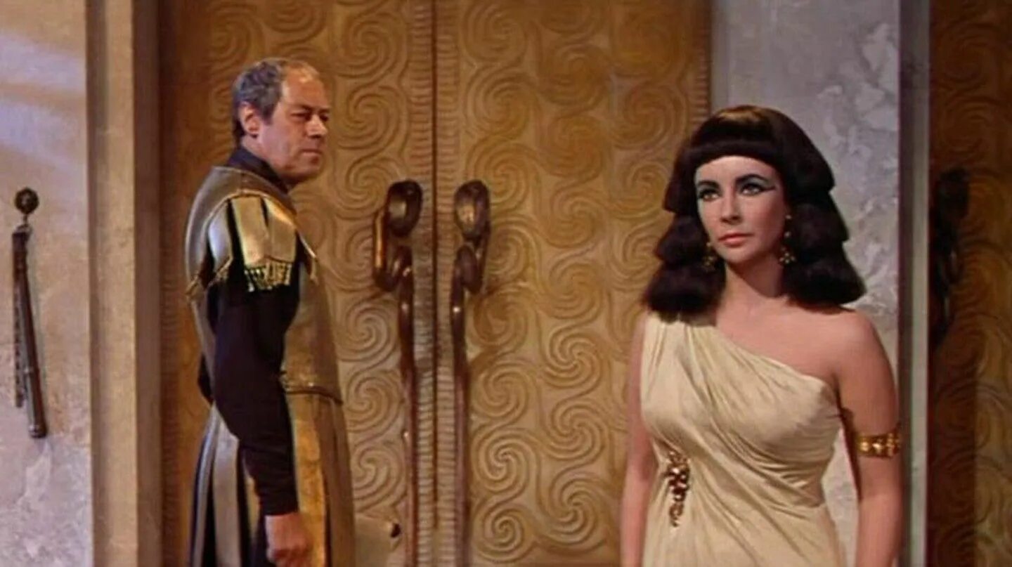 Какую роль сыграла клеопатра в поражении антония. Элизабет Тейлор Клеопатра. Клеопатра 1963. Элизабет Тейлор, «Клеопатра» (1963).