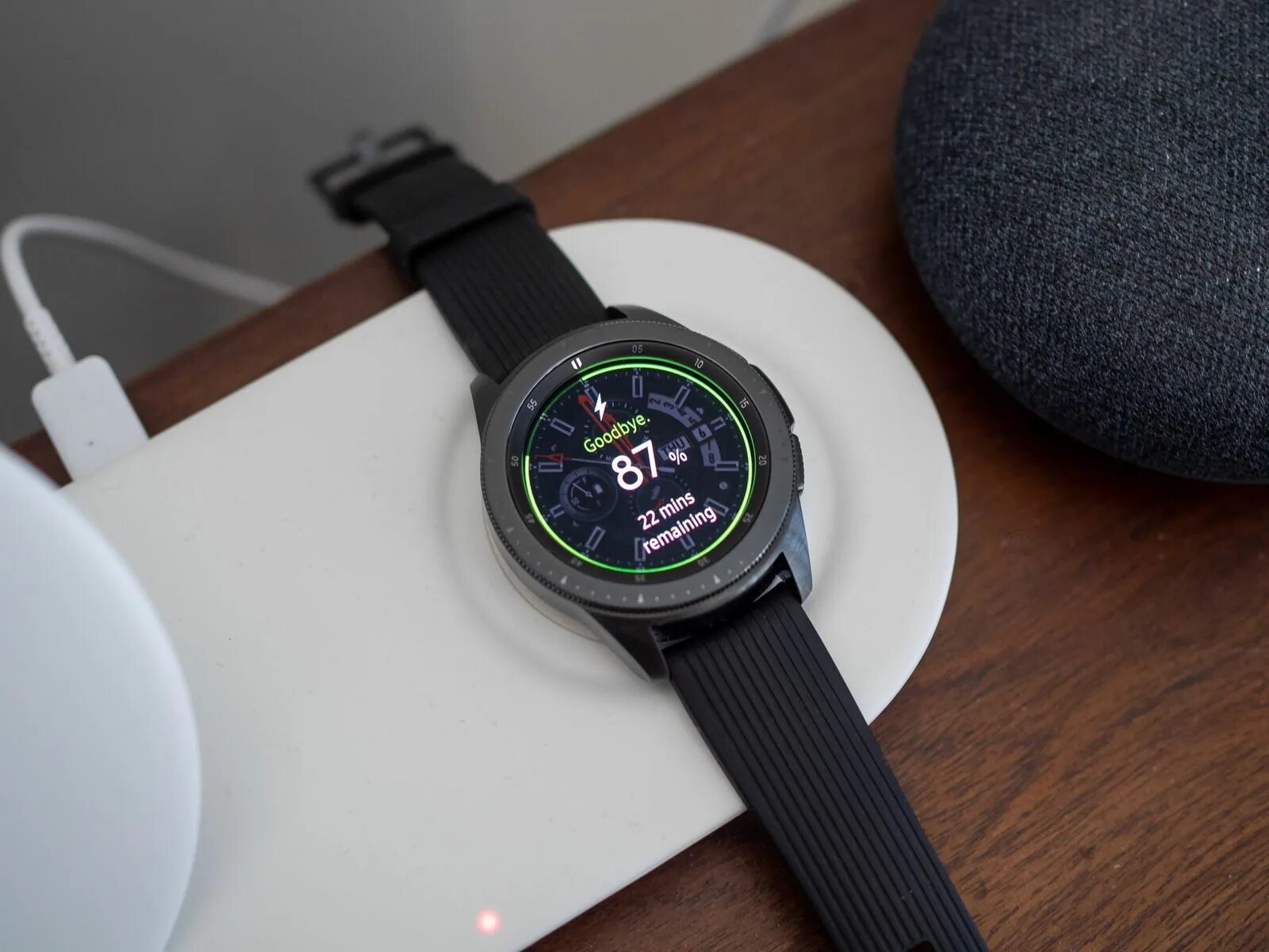 Зарядное самсунг вотч 4. Samsung Galaxy watch зарядка. Зарядка самсунг часы Galaxy 4. Samsung watch 42mm. Зарядить часы без зарядки в домашних условиях