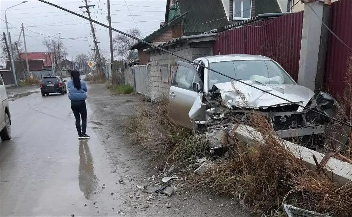 Происшествия южно сахалинск. ДТП Южно-Сахалинск сегодня. Авария на Горького Южно Сахалинск 2013.