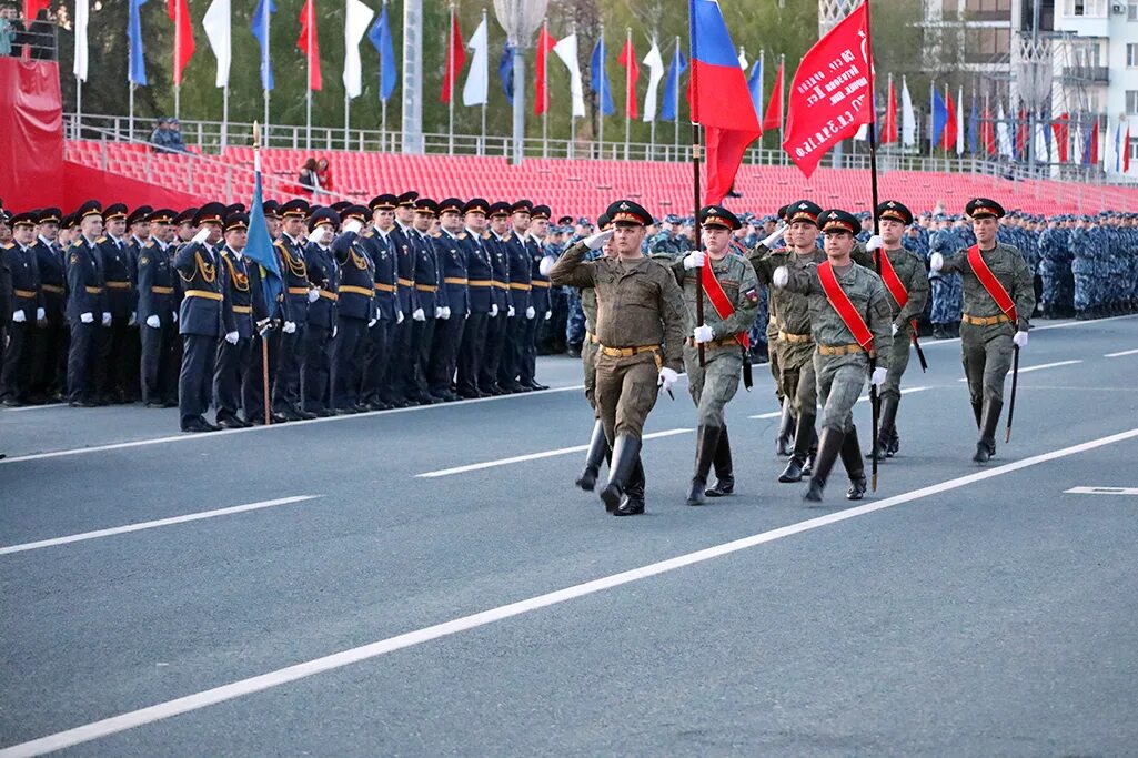 Парад на площади Куйбышева в Самаре. Площадь Куйбышева Самара парад Победы. Площадь Куйбышева Самара парад 9 мая. Площадь Куйбышева парад 2022.