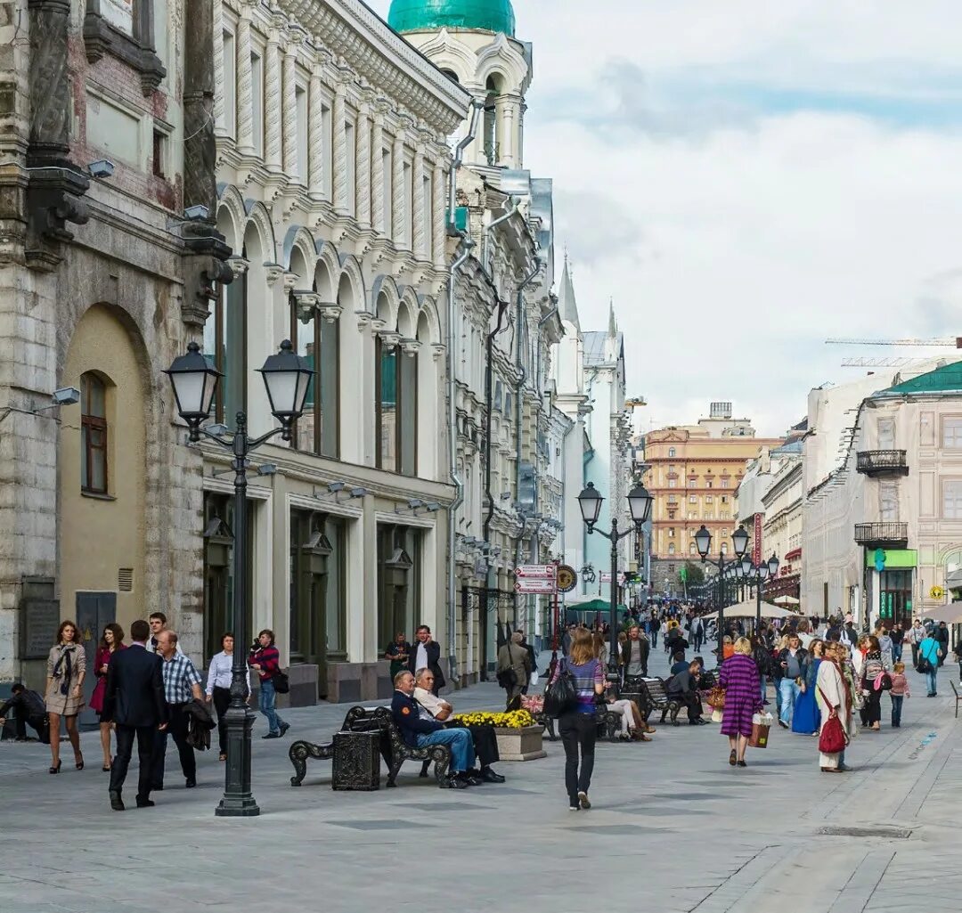 Пешеходная улица в центре москвы