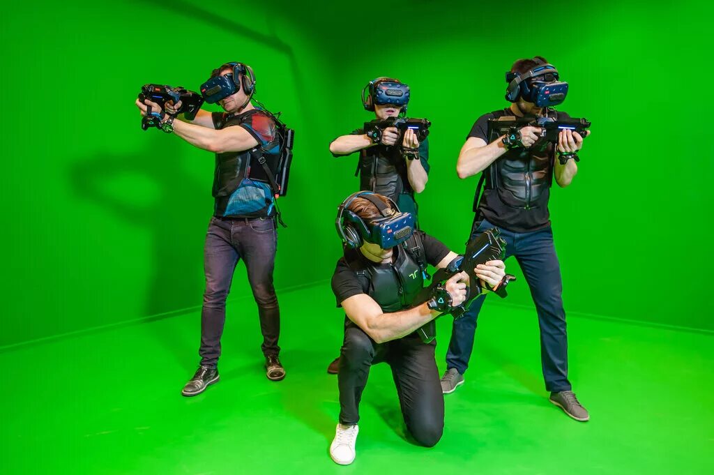 VR лазертаг. Лазертаг виртуальная реальность. Зона виртуальной реальности. Виртуальная реальность в Москве.