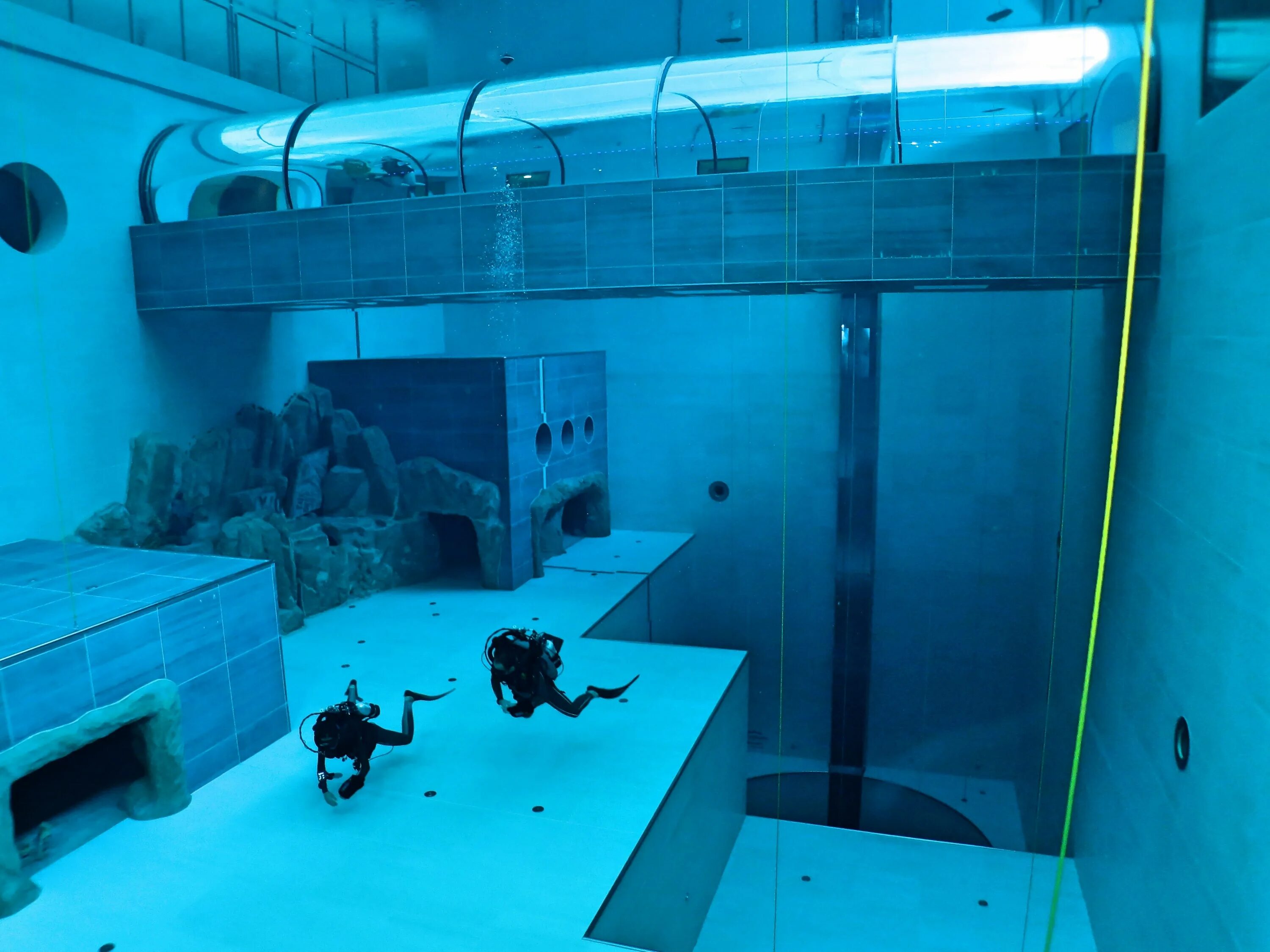 Diving pool