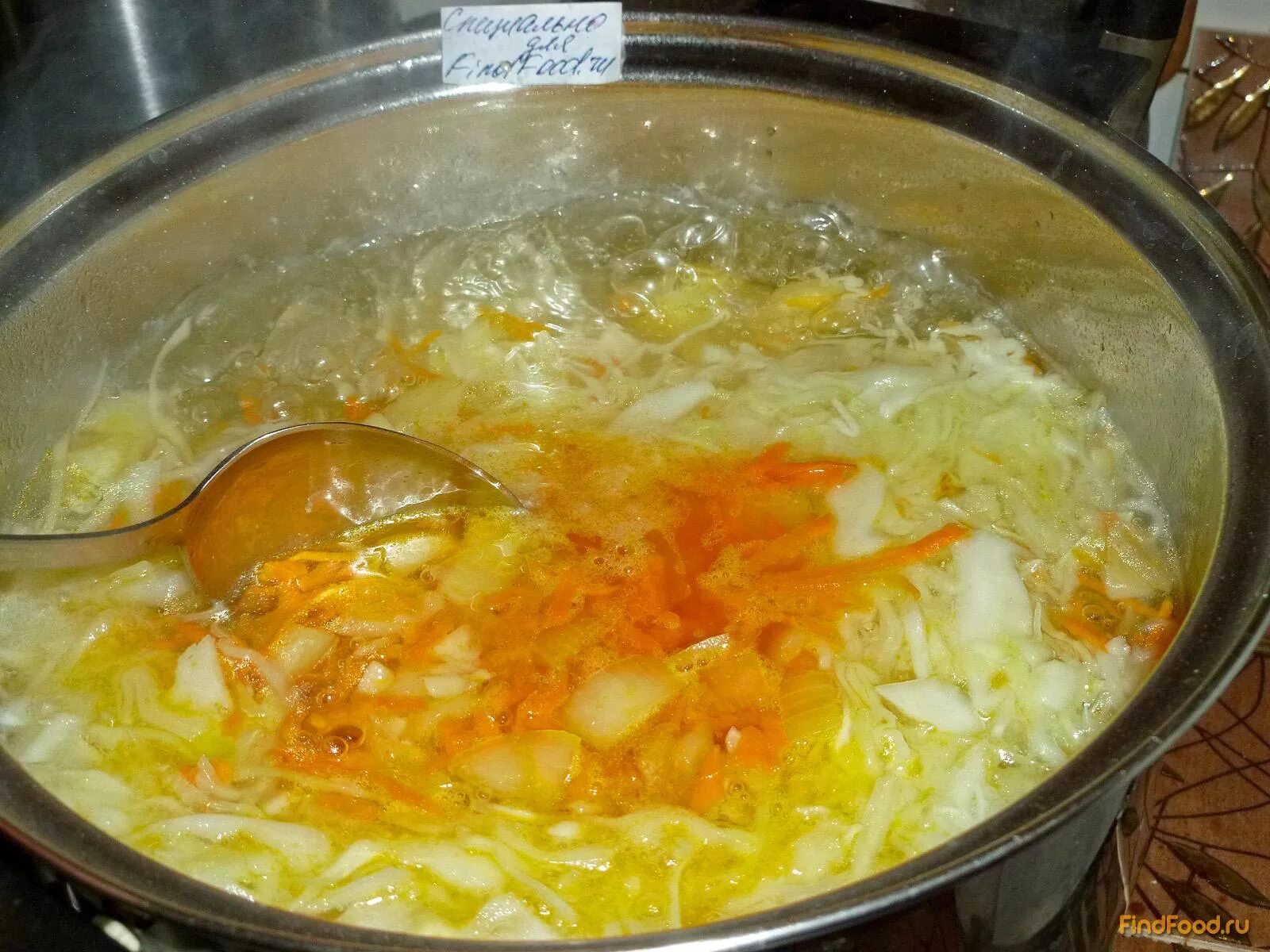 Можно ли в борщ добавить лимонную. Борщ с лимоном. Кислый борщ. В борщ добавляют лимон. Борщ с лимоном.