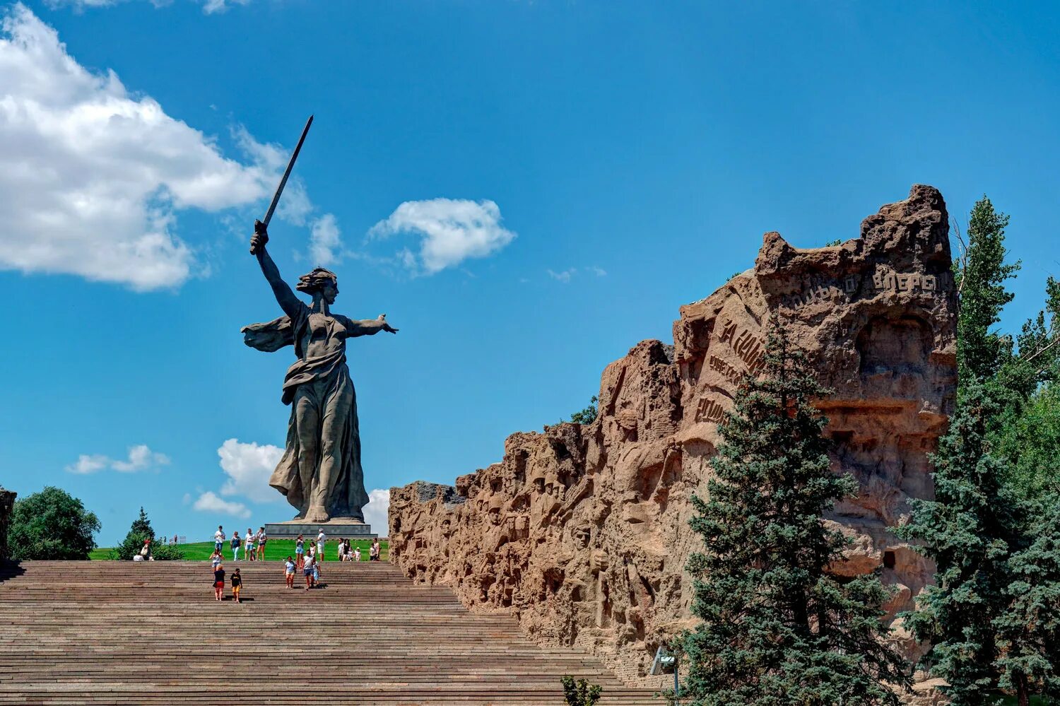 Волгоград памятники великой отечественной. Мамаев Курган Волгоград. Памятник Мамаев Курган в Волгограде. Мамай Курган Волгоград памятник. Волгоград Родина мать Мамаев Курган Сталинградская.