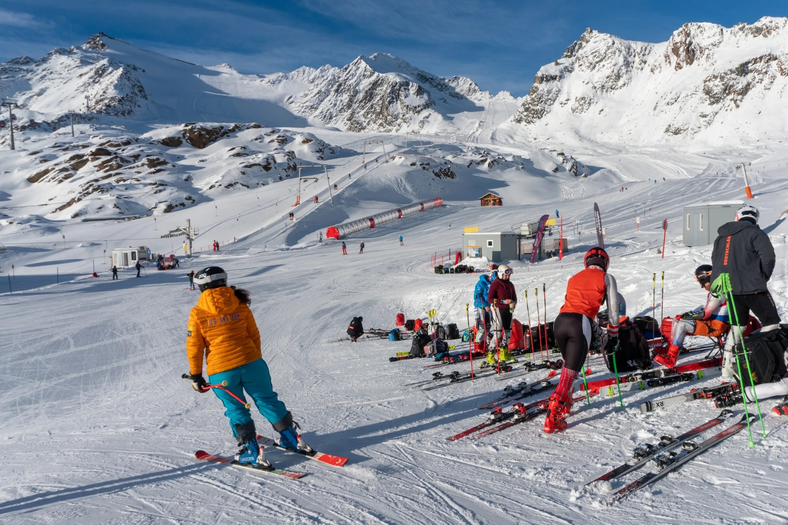 Первый горнолыжный курорт. Курорт Ишгль Австрия. Питцталь горнолыжный курорт. Альпы лыжи. Португалия горнолыжные курорты.