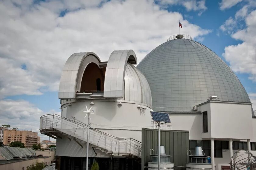 В каком городе обсерватория под открытым небом. Московский планетарий холл большой обсерватории. Обсерватория москва планетарий. Солнечная обсерватория уссурийск. Астрономическая обсерватория орленок.