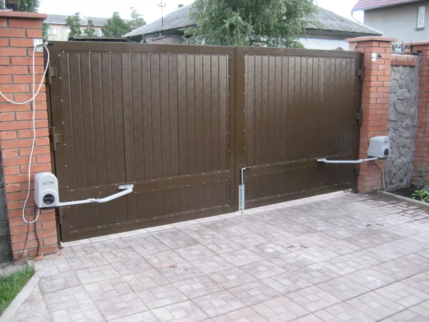 Распашные ворота alutech prestige. Ворота распашные ферум. Привод на распашные ворота дорхан. Автоматические распашные ворота алютех. Распашные ворота с электроприводом дорхан.