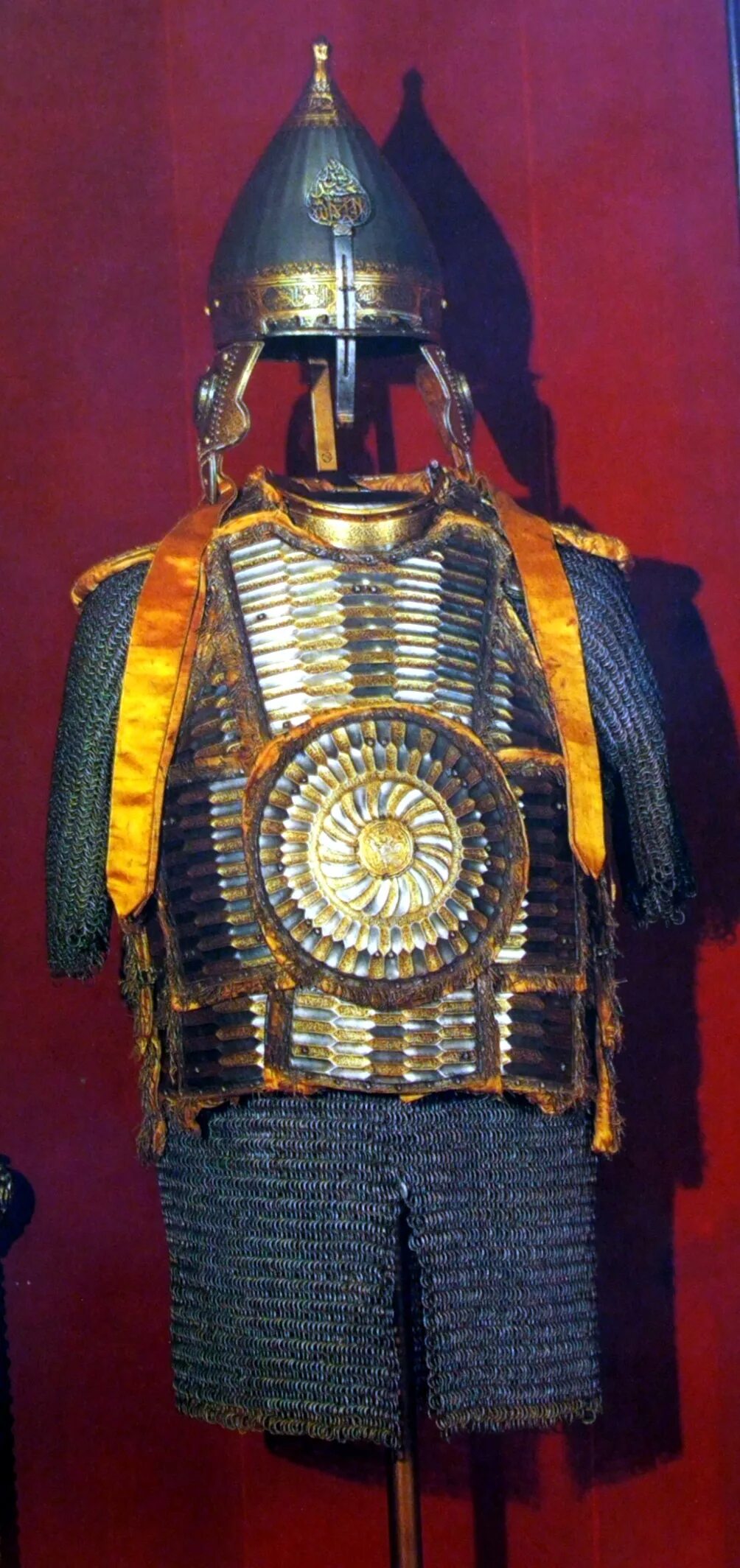 Зерцальный доспех оружейная палата. Зерцало царя алексея михайловича. Зерцальный доспех. Зерцальный доспех xvii века. Зерцальный доспех.