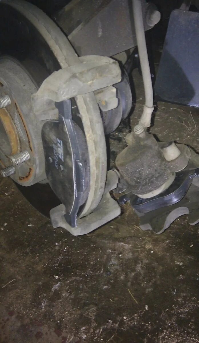 Передние тормоза ford focus 2. Дисковые тормозные колодки задние для ford focus 2. Передние тормоза ford focus 2. Передние колодки форд фокус. Задние колодки форд фокус 2.