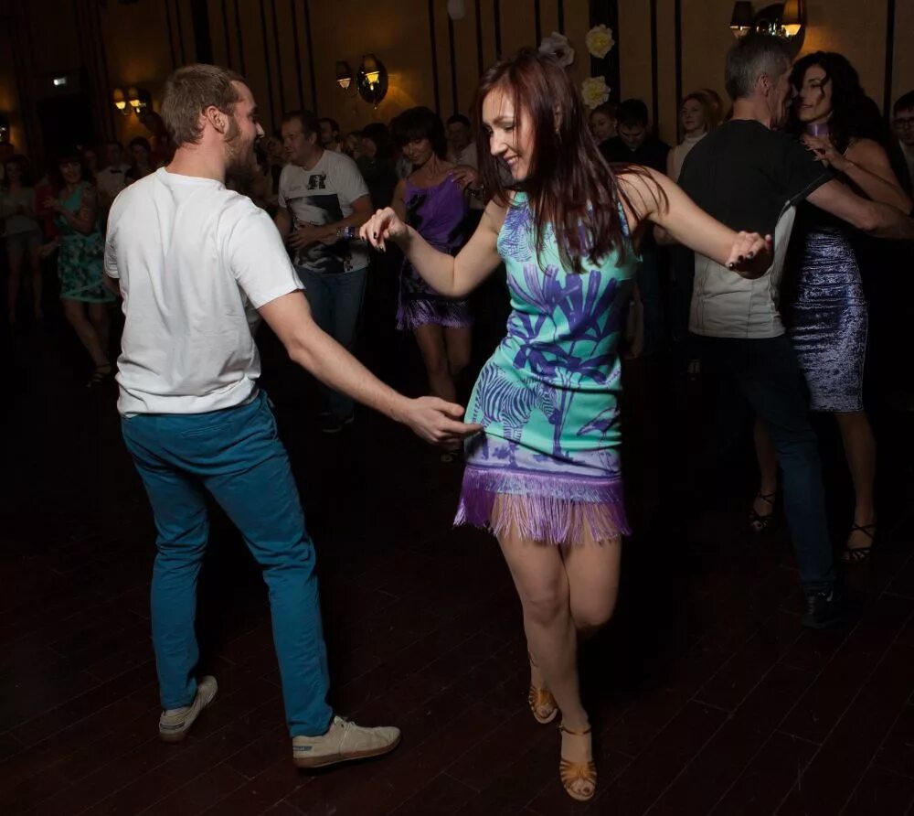 Бары где танцуют. Crazy Salsa, Москва. Танцы в кафе. Танцы в баре. Сальса вечеринка.