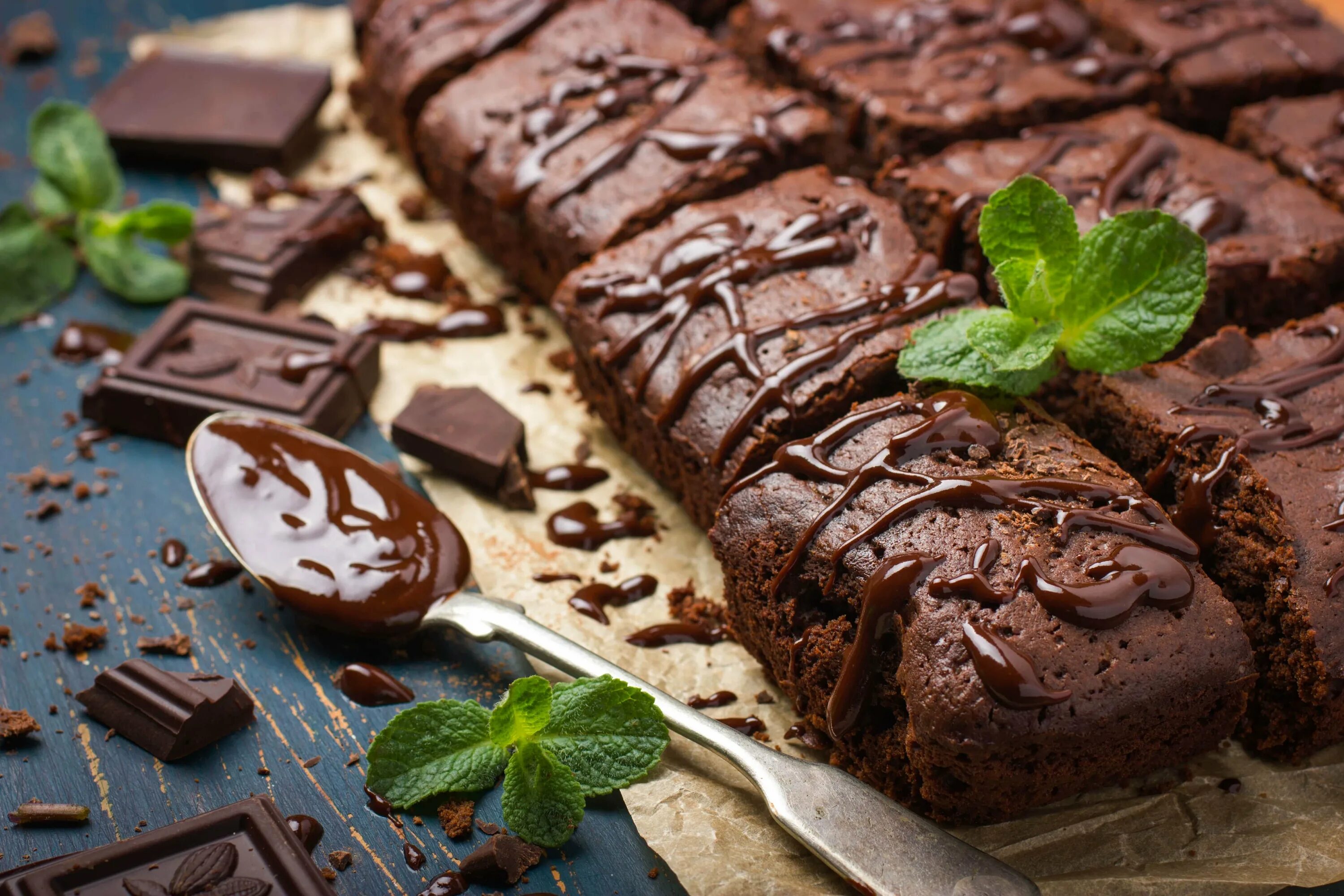 Шоколадный Брауни. Торт Брауни шоколадный. Брауни с шоколадом. Брауни из Горького шоколада.
