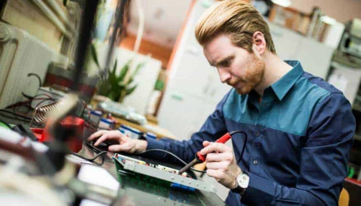 Radio engineer. Инженер. engineer working electronic. industrial electronic engineers. industrial electronics in study.
