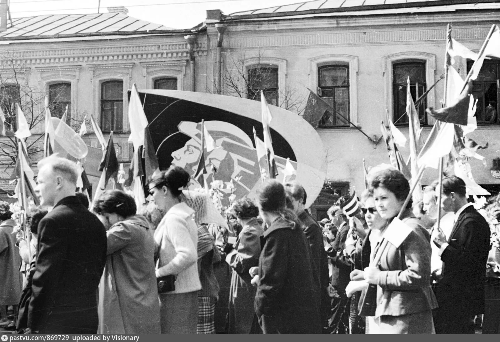 Первомайская демонстрация, 1968 год, Львов. 1927 Год Первомайская демонстрация на Тверской. Первомайская демонстрация Брянск 1967. Первомайские демонстрации город Горький. Улица горького 37