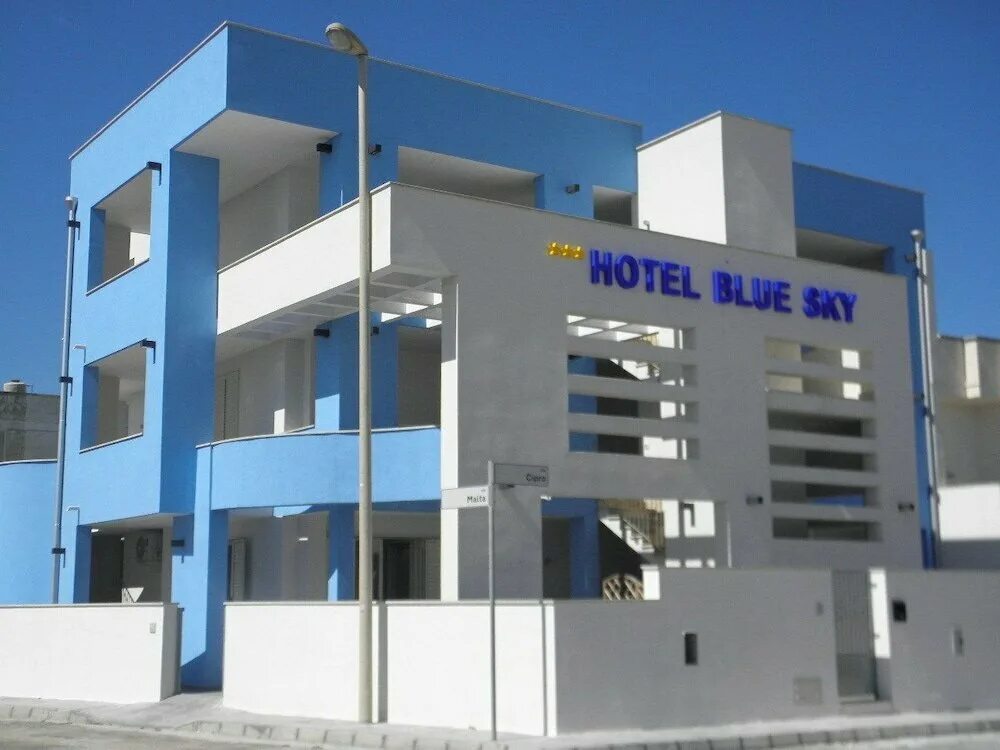 Le bleu hotel & spa 5*. Ares blue турция. Сан фока италия. Отель blue fish hotel 4. Larissa blue) 3*.