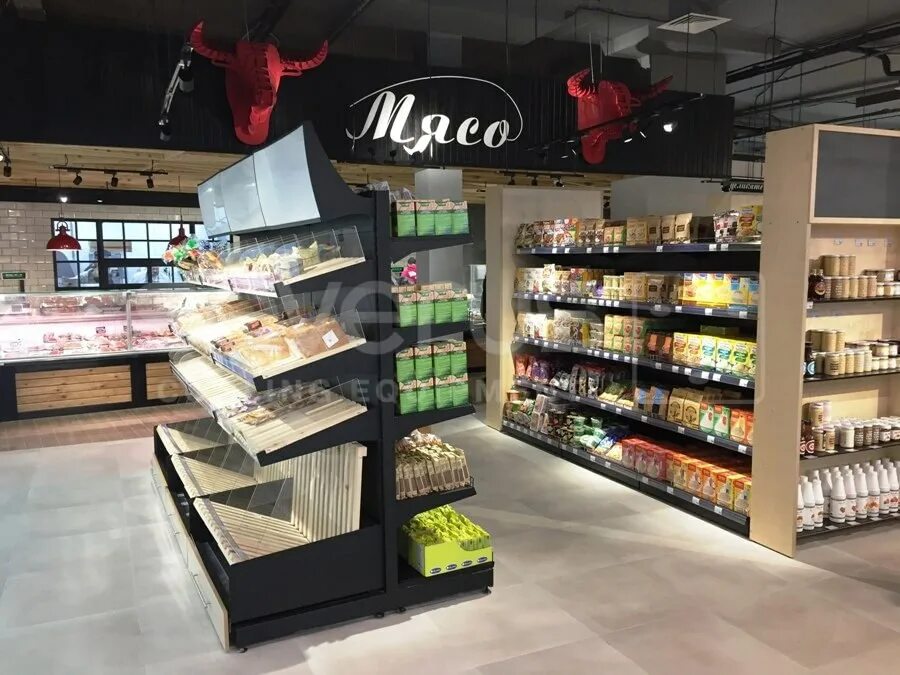 Красивый продуктовый магазин. Небольшой продуктовый магазин. Красивый продуктовый магазин. Магазин внутри. Торговое оборудование для рынка продуктов.