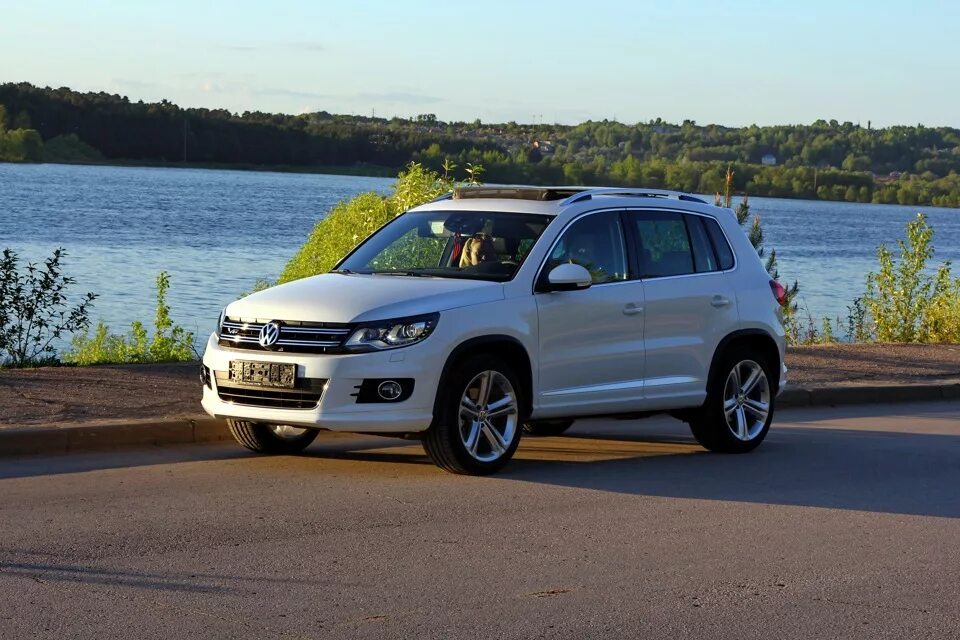 Тигуан 1.4 tsi 122 л с. Volkswagen Tiguan r-line 2009. Tiguan r line 2009. Tiguan 1 r line. Тигуан 2013 r line.