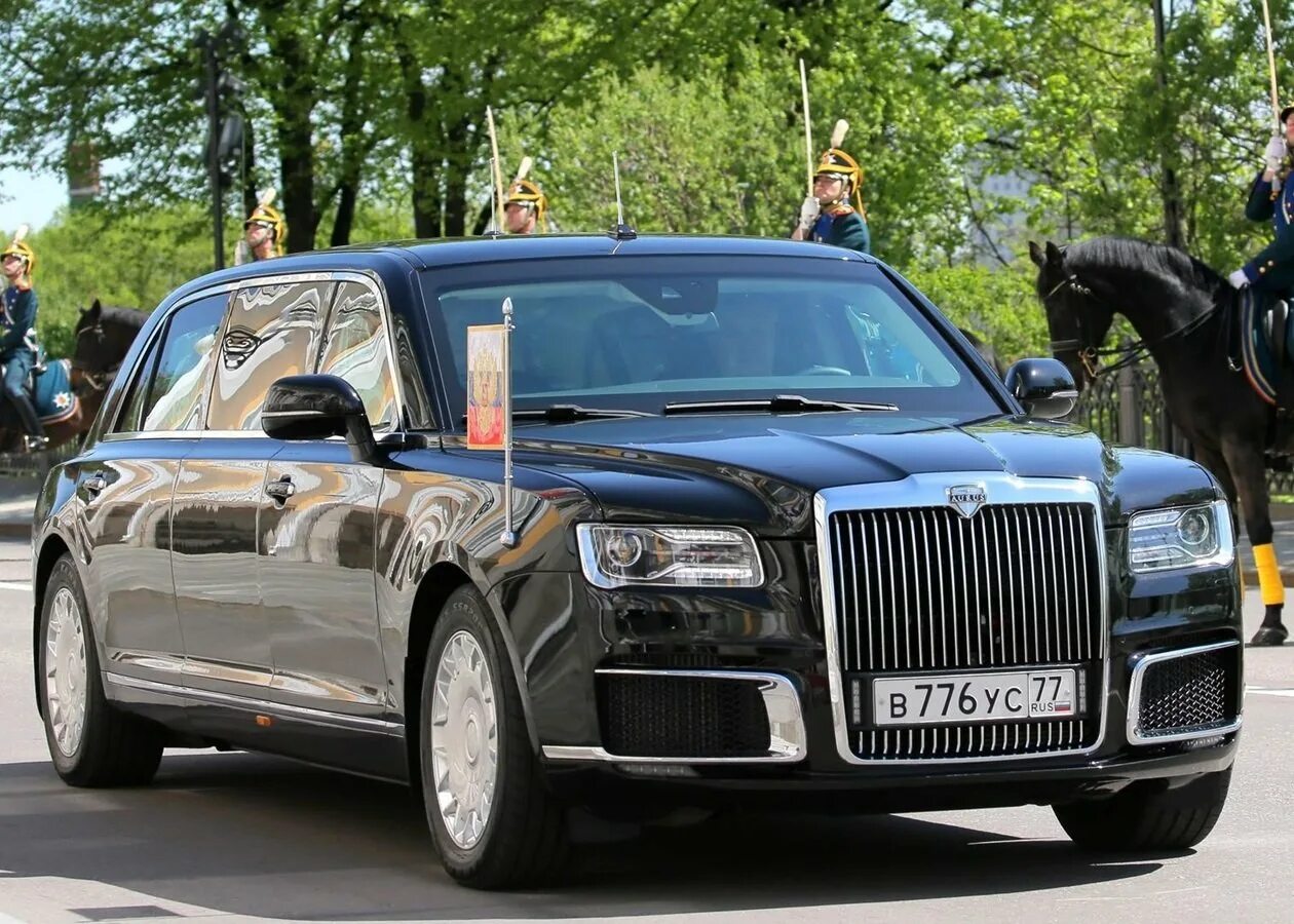 Сколько стоит президентский. Аурус лимузин. Аурус лимузин президента. Машина Путина Аурус. Президентский лимузин Aurus.