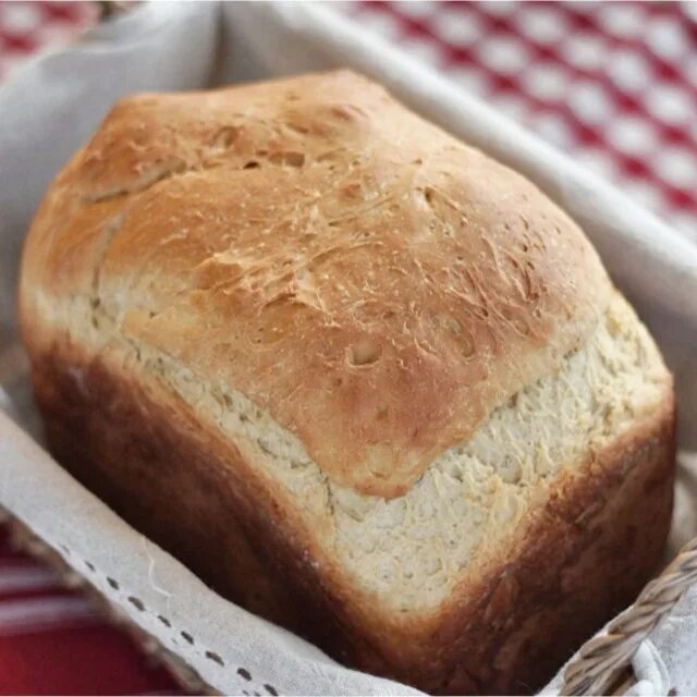 Домашний хлеб в духовке. Хлеб дрожжевой в духовке. Хлеб на дрожжах в духовке. Домашний хлеб на дрожжах в духовке. Хлеб дрожжевой в домашних условиях в духовке
