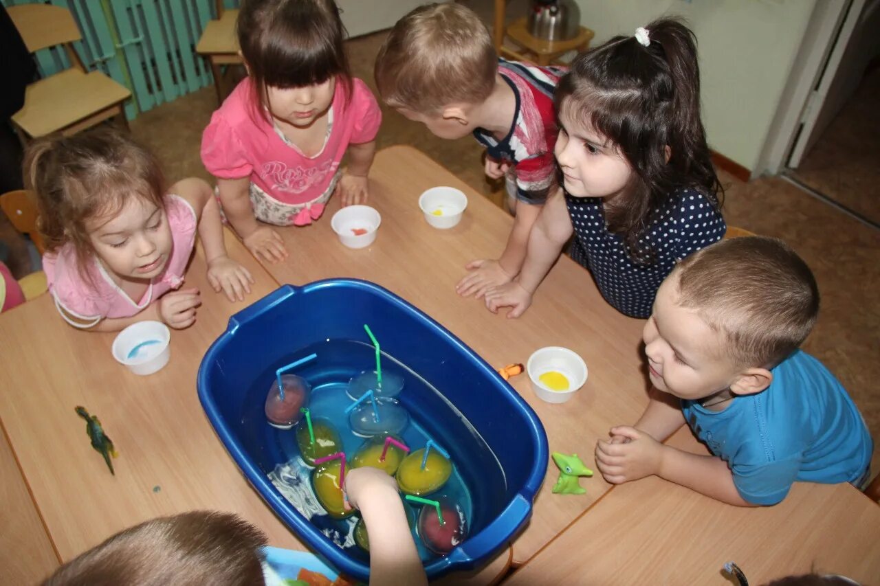 дети исследователи. исследователи раннего возраста. экспериментирование для дошкольников. экспериментирование для детей. эксперименты в детском саду.