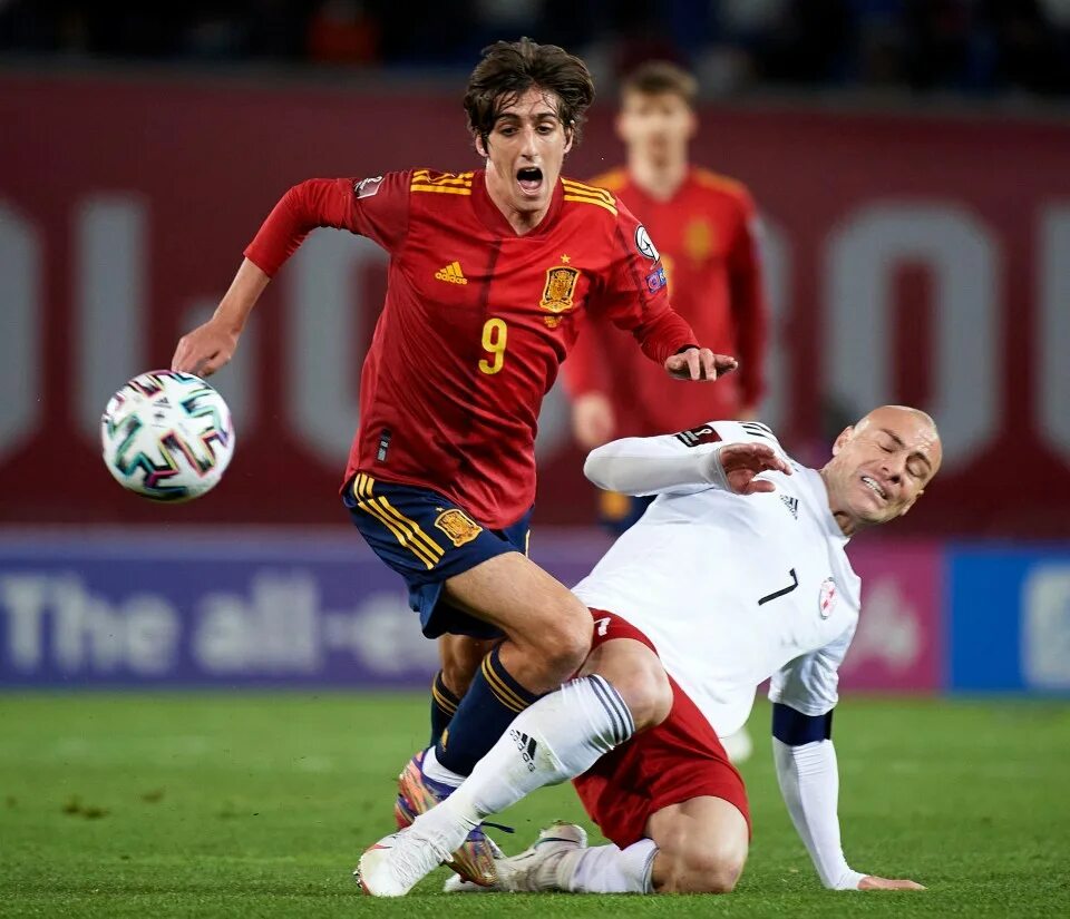 His from spain he s from spain. Брайан севилья. Хави де педро. His from spain he s from spain. Родри.