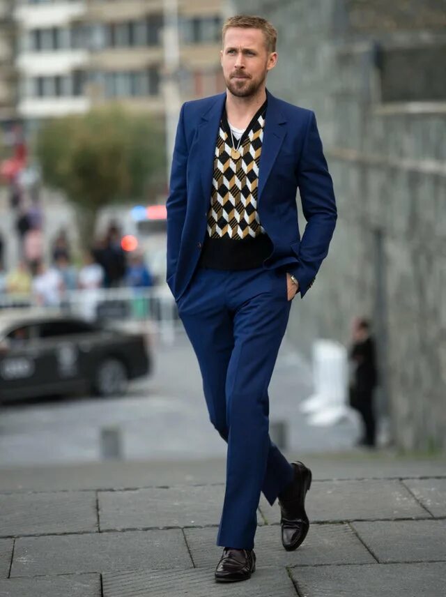 Casual suit. Райан гослинг smart casual мужской. райан гослинг в костюме тройка. костюм смарт кэжуал. мужской костюм смарт кэжуал.